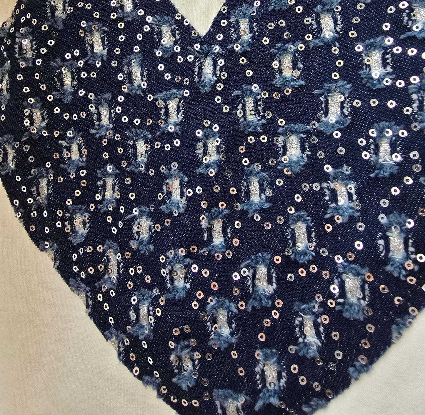 T-SHIRT CUORE IN DENIM E FRANGETTE