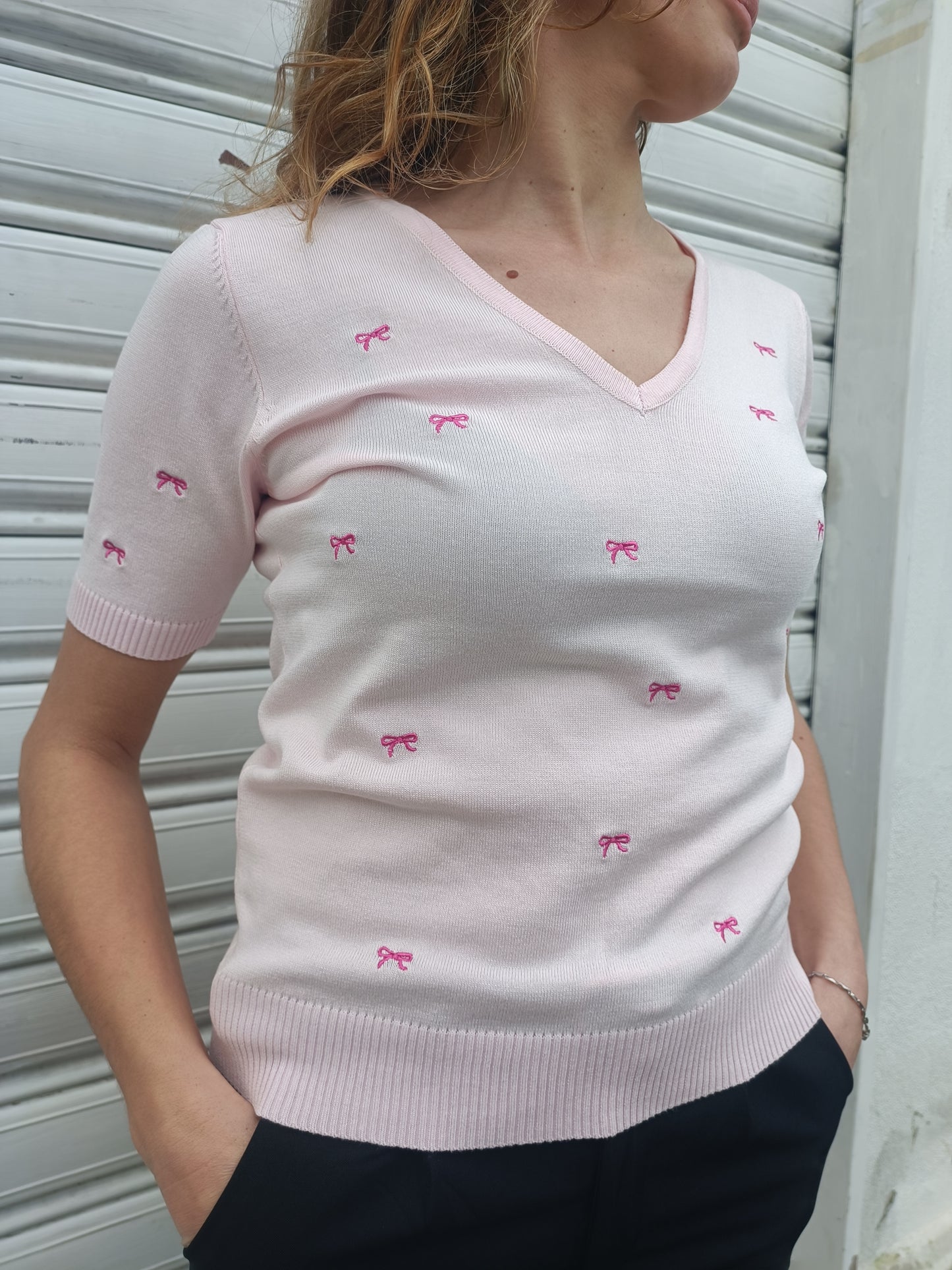 MAGLIONCINO IN FILO CON FIOCCHETTI