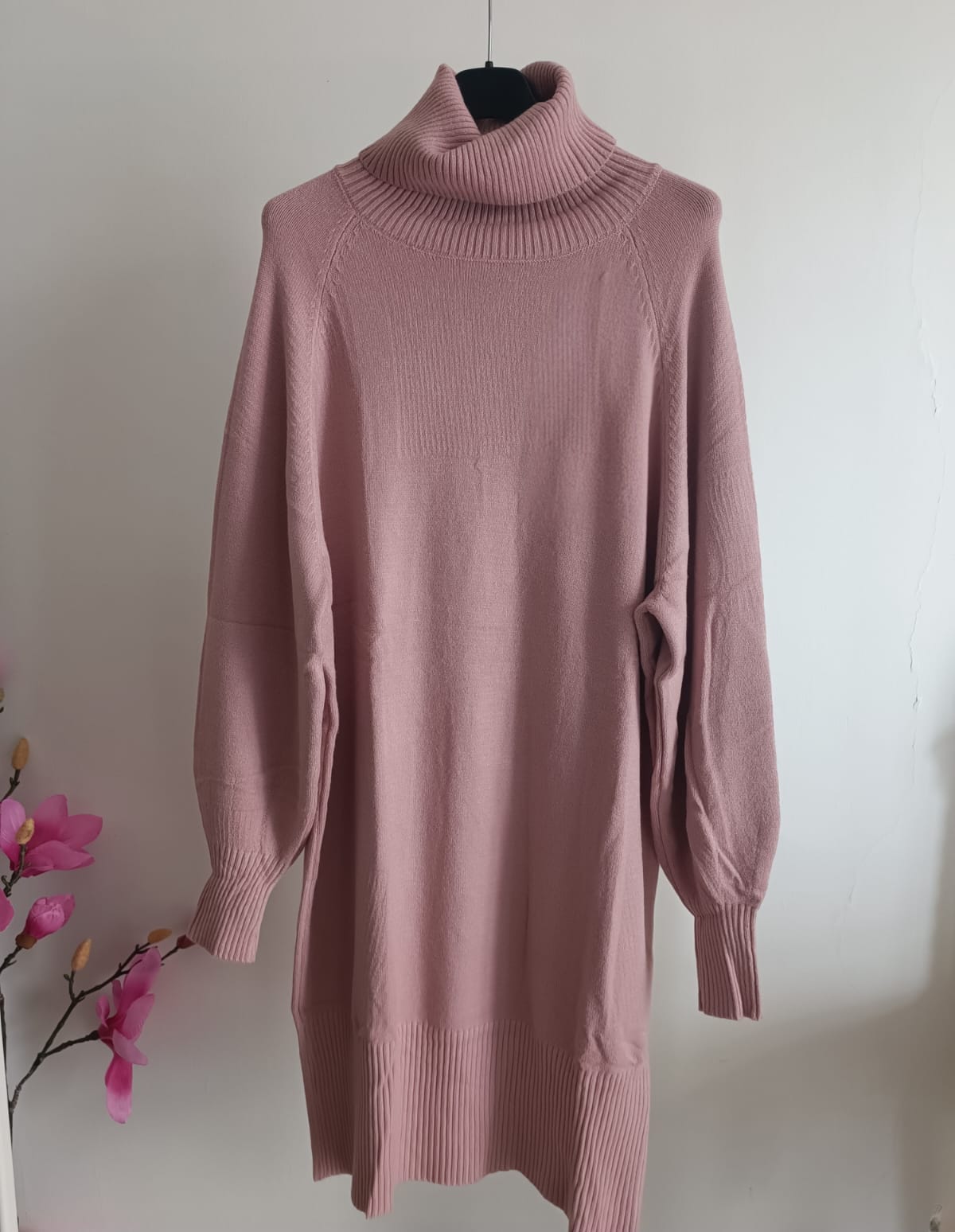 ABITO IN MAGLIA ROSA E NERO