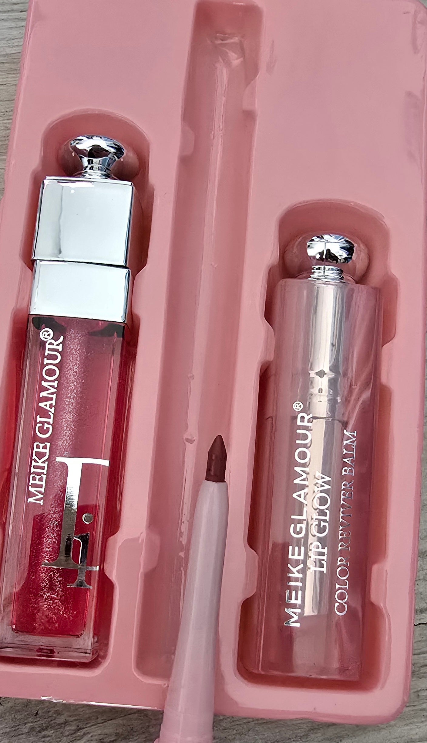3 in 1 LIP GLOW - LIPGLOSS, LIPBALM, LIPLINER