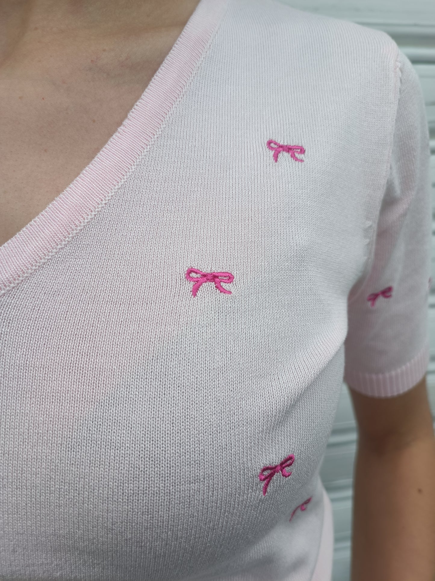 MAGLIONCINO IN FILO CON FIOCCHETTI