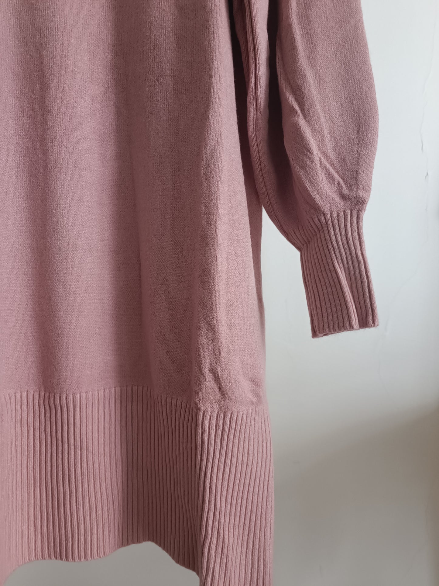 ABITO IN MAGLIA ROSA E NERO