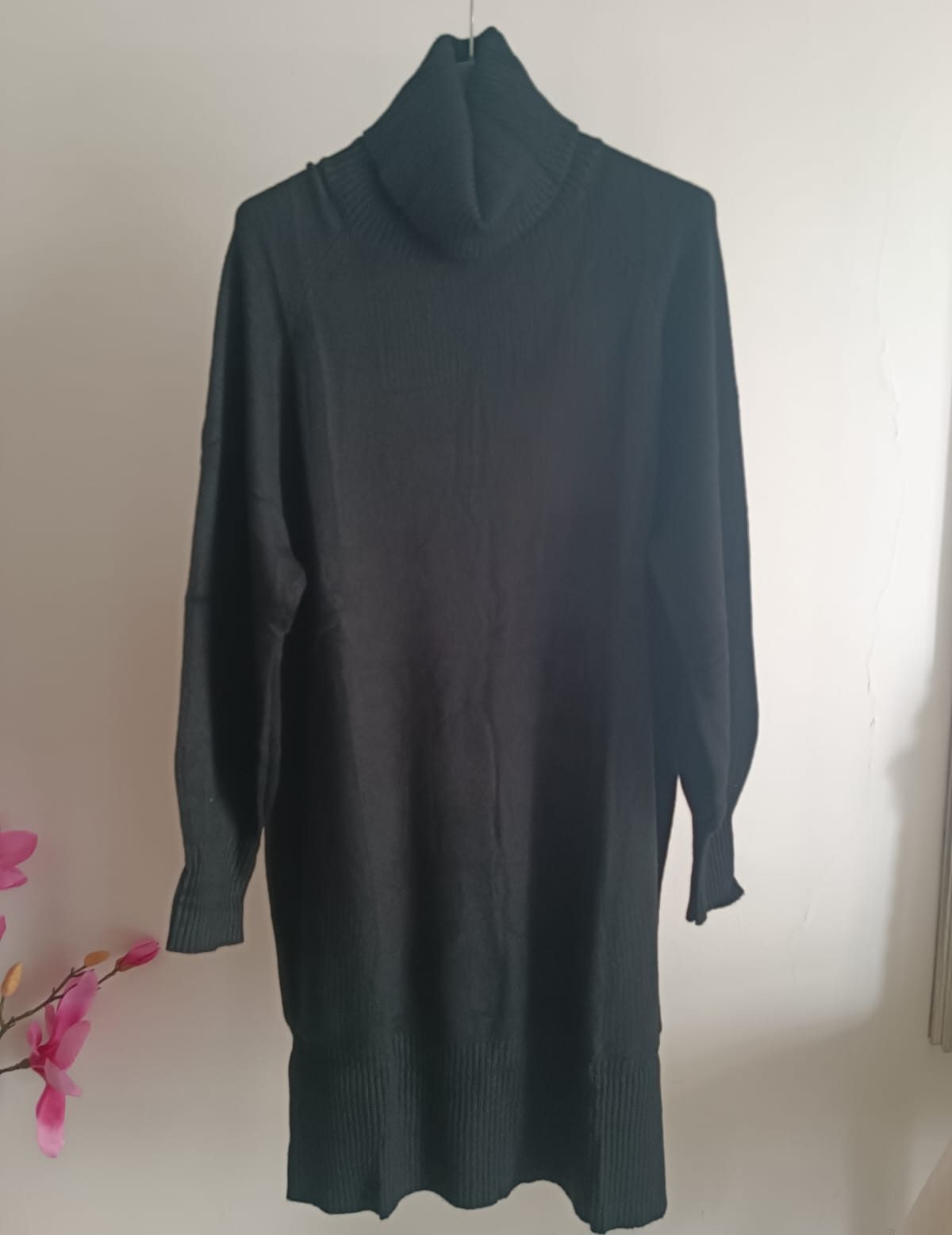 ABITO IN MAGLIA ROSA E NERO