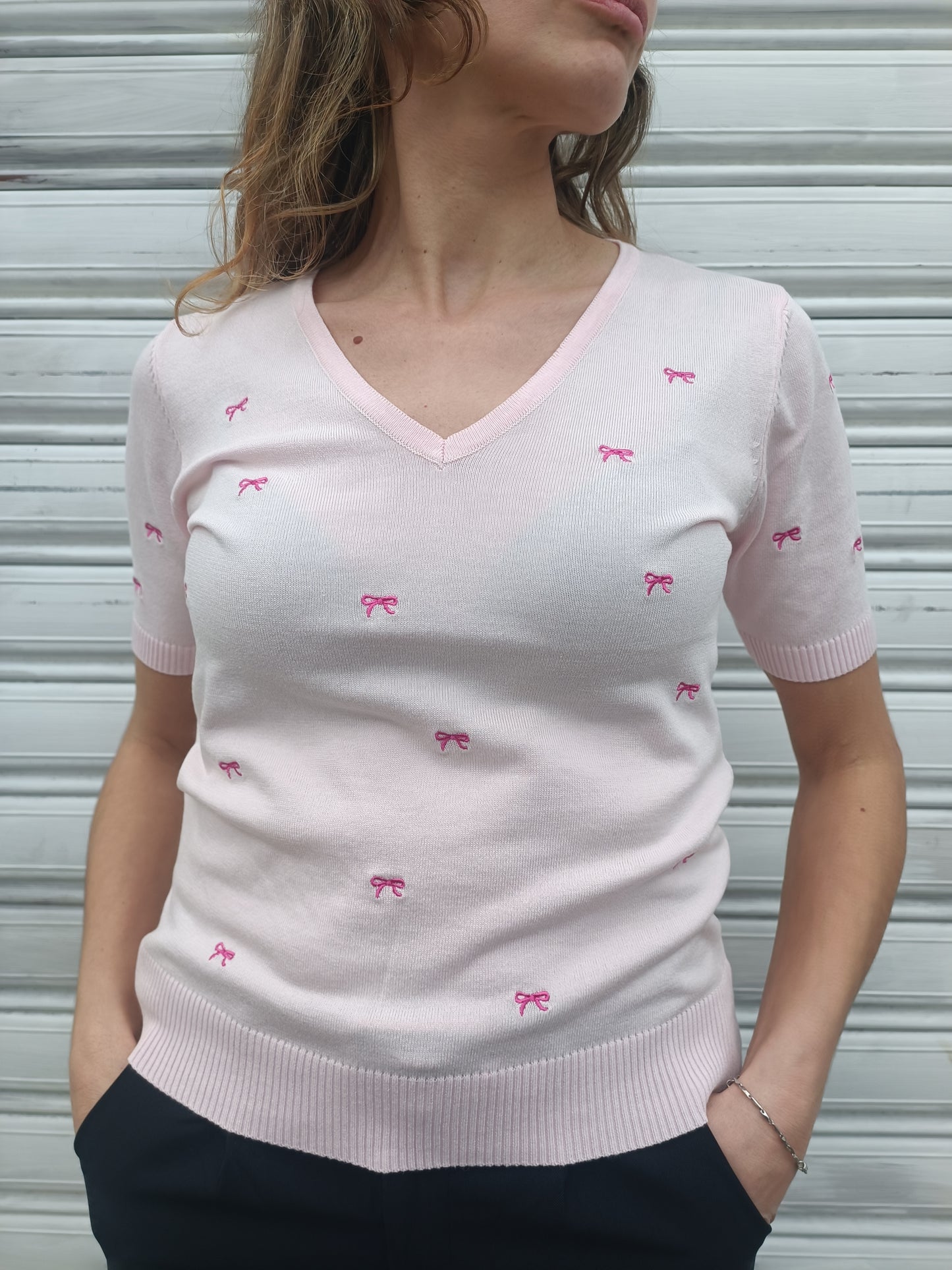 MAGLIONCINO IN FILO CON FIOCCHETTI