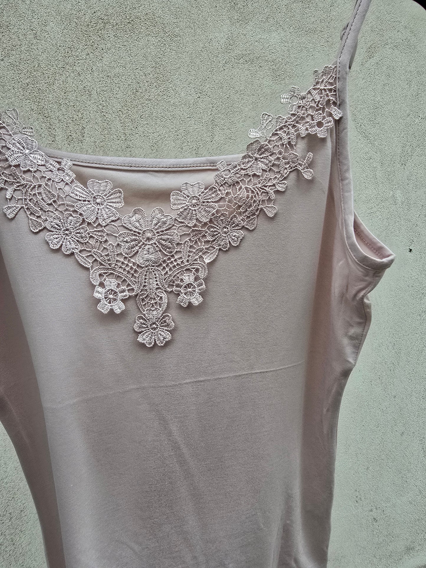 CANOTTA IN PIZZO SPALLINE SOTTILI